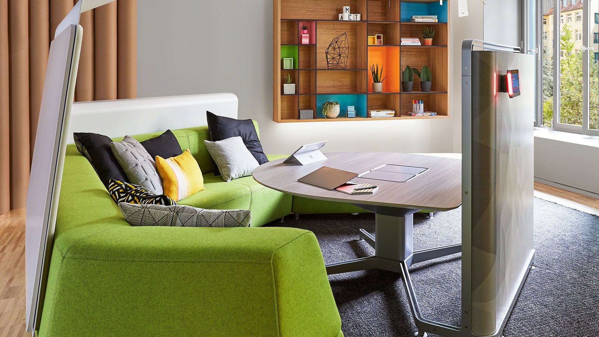 mobilier-techno-mediascape-atrium-3